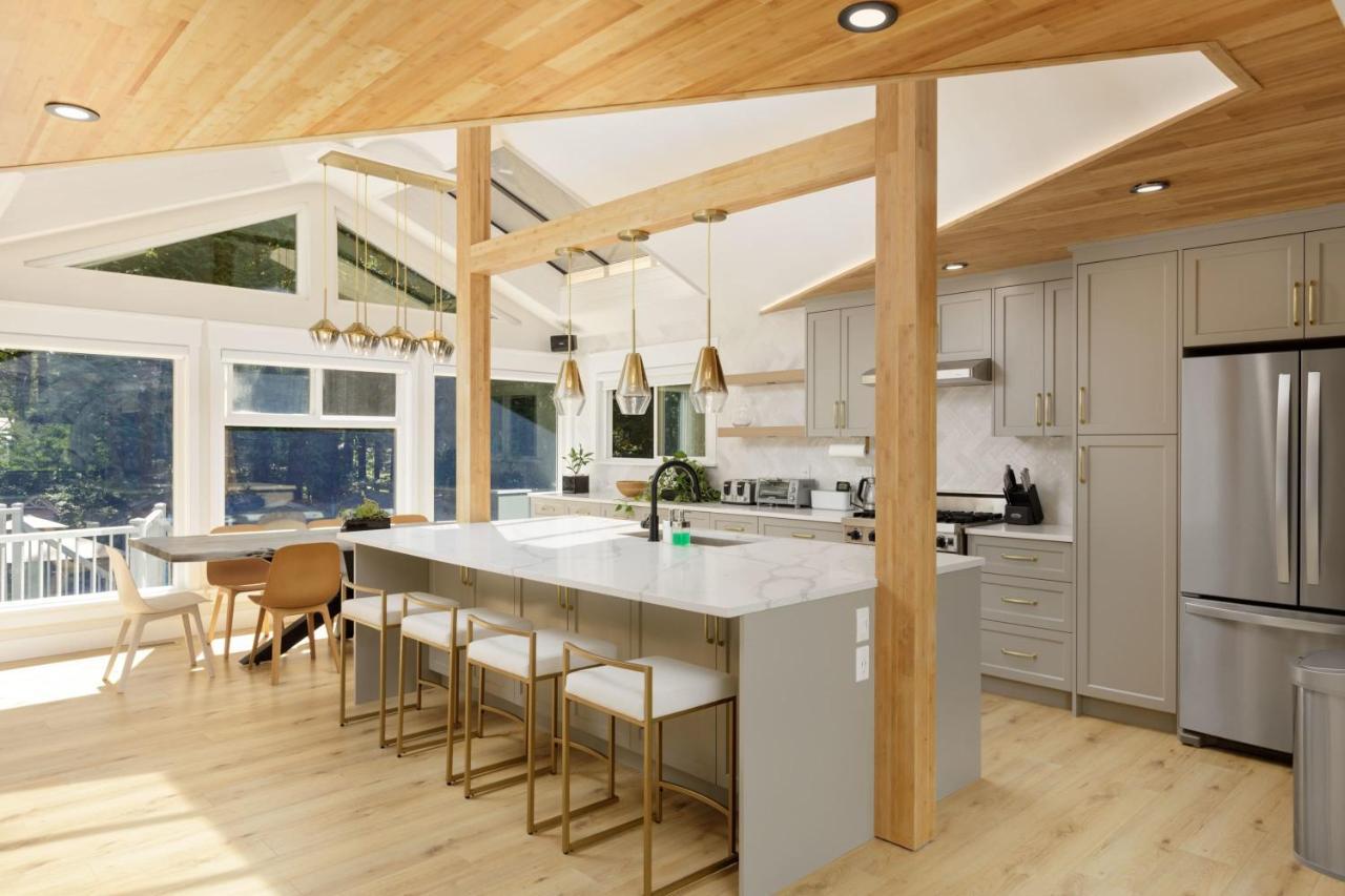 Beautiful Villa With Heated Pool Hot Tub By Forest North Vancouver Eksteriør bilde