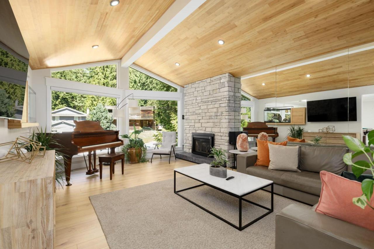 Beautiful Villa With Heated Pool Hot Tub By Forest North Vancouver Eksteriør bilde