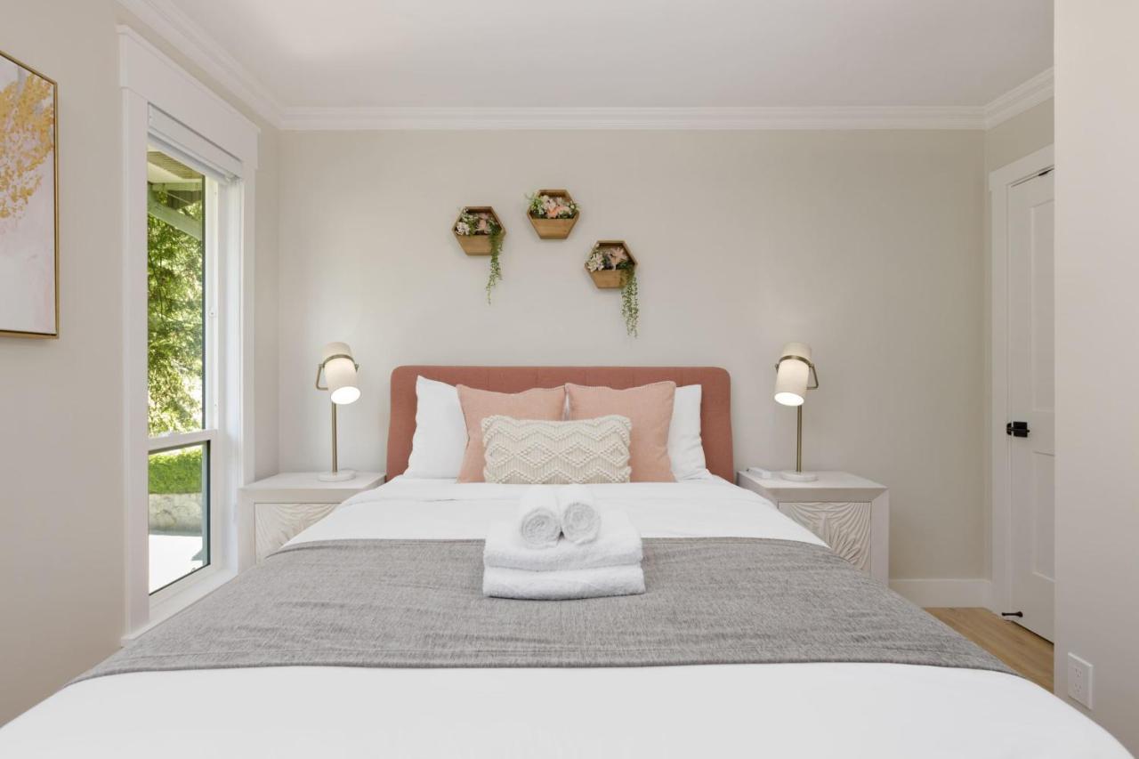 Beautiful Villa With Heated Pool Hot Tub By Forest North Vancouver Eksteriør bilde