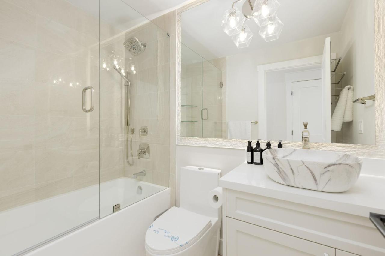 Beautiful Villa With Heated Pool Hot Tub By Forest North Vancouver Eksteriør bilde