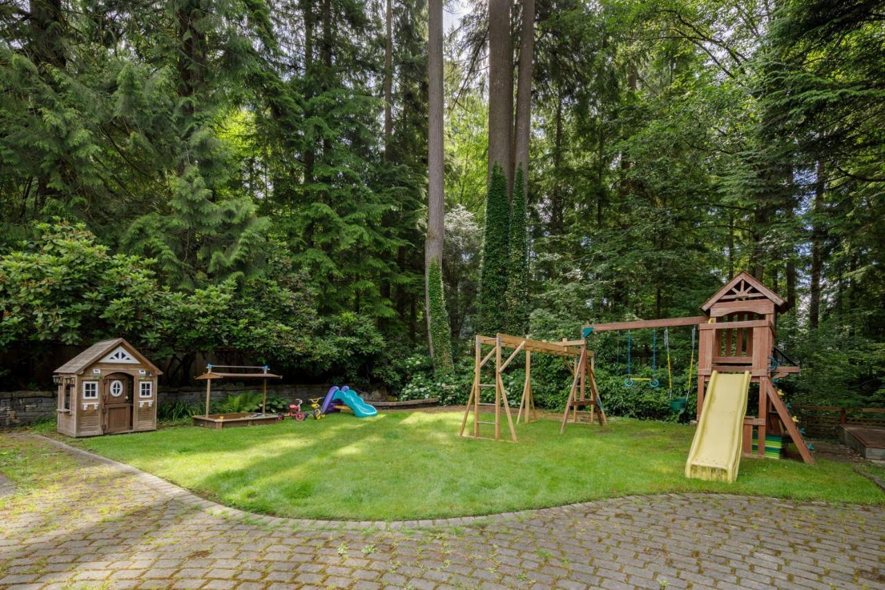 Beautiful Villa With Heated Pool Hot Tub By Forest North Vancouver Eksteriør bilde