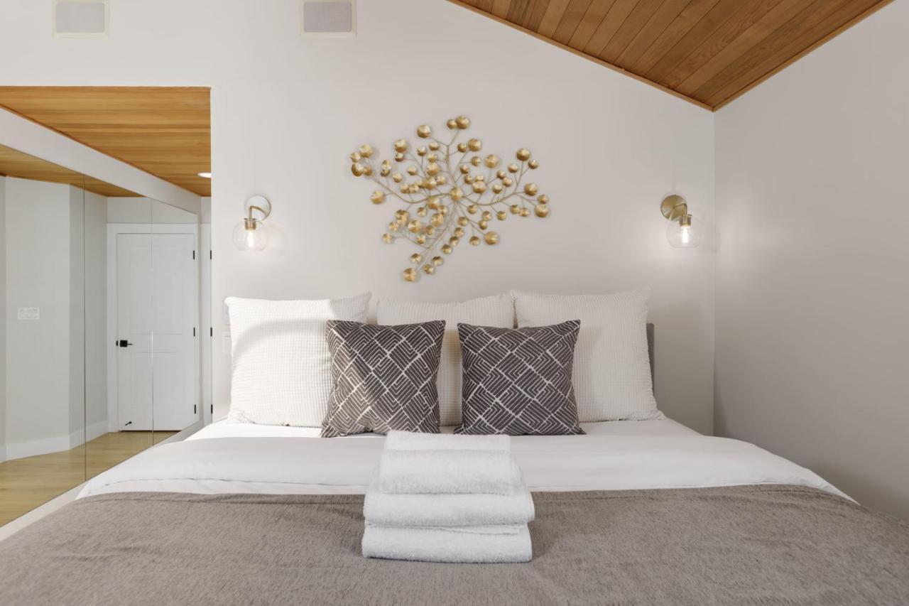 Beautiful Villa With Heated Pool Hot Tub By Forest North Vancouver Eksteriør bilde