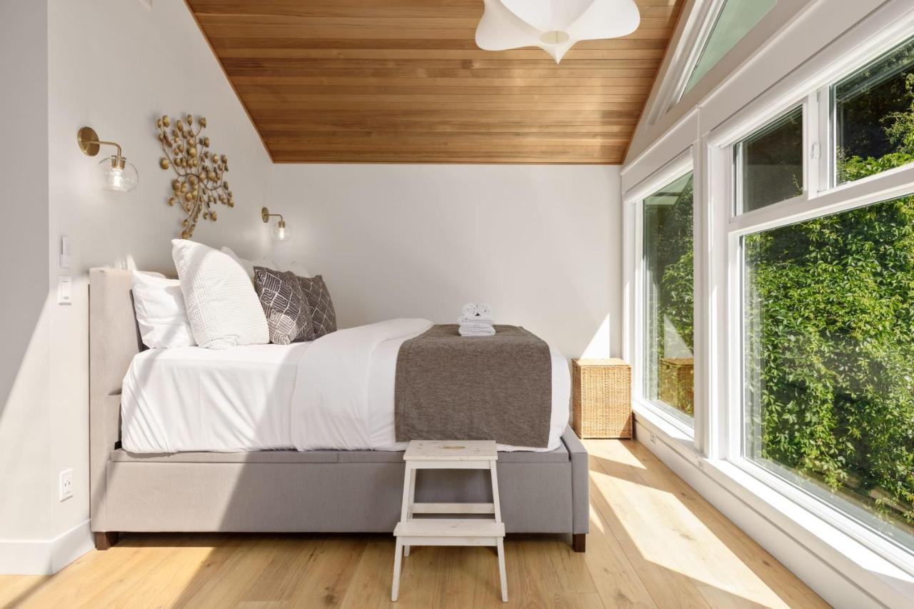 Beautiful Villa With Heated Pool Hot Tub By Forest North Vancouver Eksteriør bilde