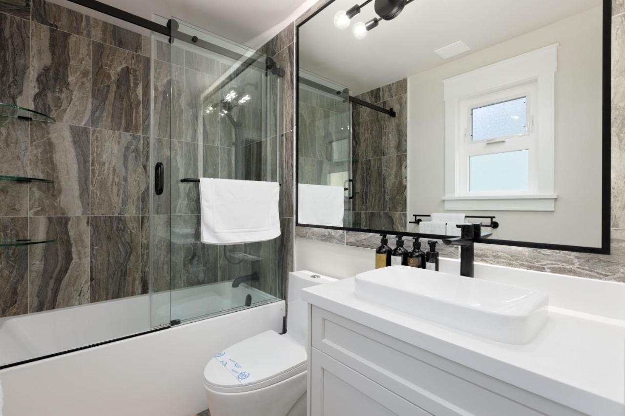 Beautiful Villa With Heated Pool Hot Tub By Forest North Vancouver Eksteriør bilde