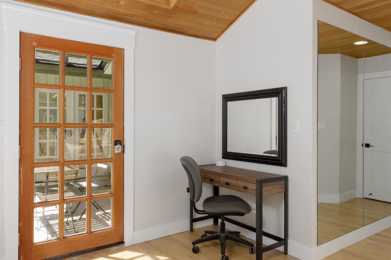 Beautiful Villa With Heated Pool Hot Tub By Forest North Vancouver Eksteriør bilde