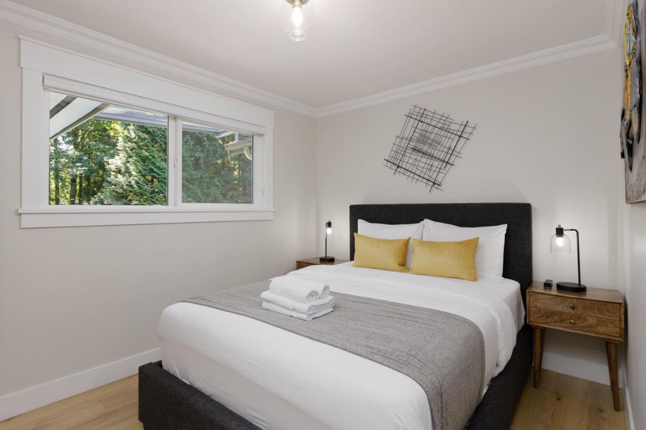 Beautiful Villa With Heated Pool Hot Tub By Forest North Vancouver Eksteriør bilde