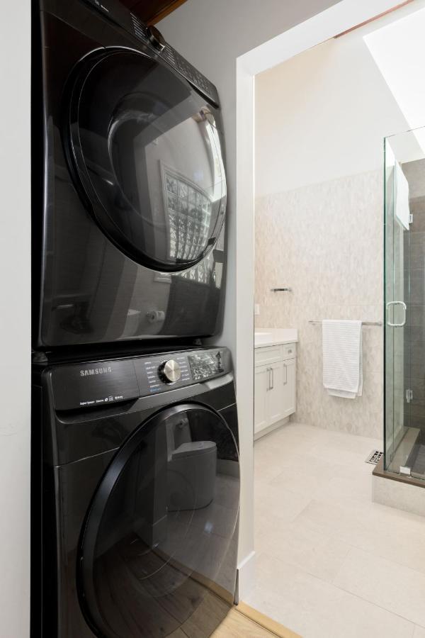 Beautiful Villa With Heated Pool Hot Tub By Forest North Vancouver Eksteriør bilde